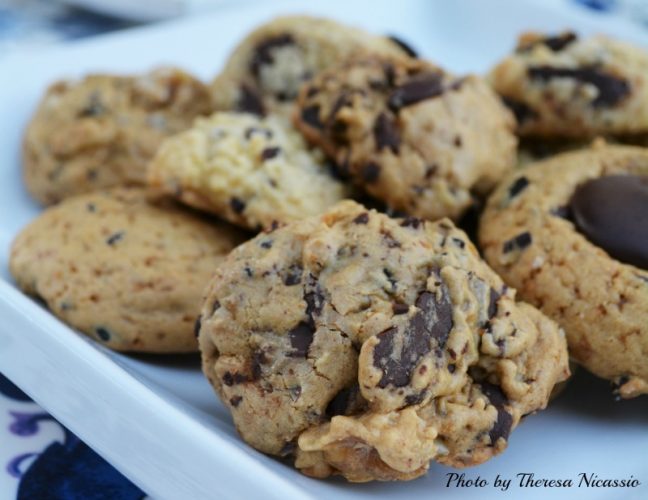 THE BEST Chocolate Chip Cookies